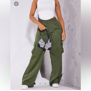 Pretty Little Thing petite khaki utility cargos SIZE 6